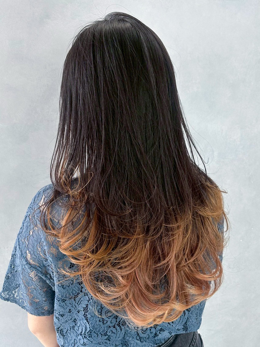 おくれ毛オリーブベージュ顔周りレイヤーロング_ba558601