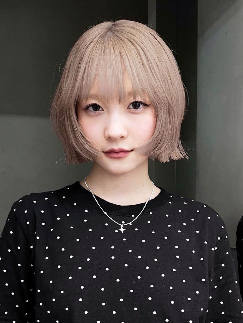 おくれ毛前髪韓国ヘアカットブロンドショートボブ_ba558741