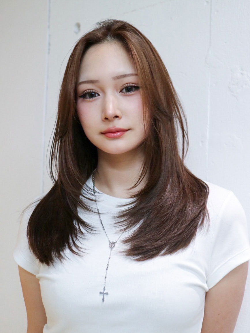 グレージュロング暗めカラー韓国ヘア顔周りレイヤー_ba560791