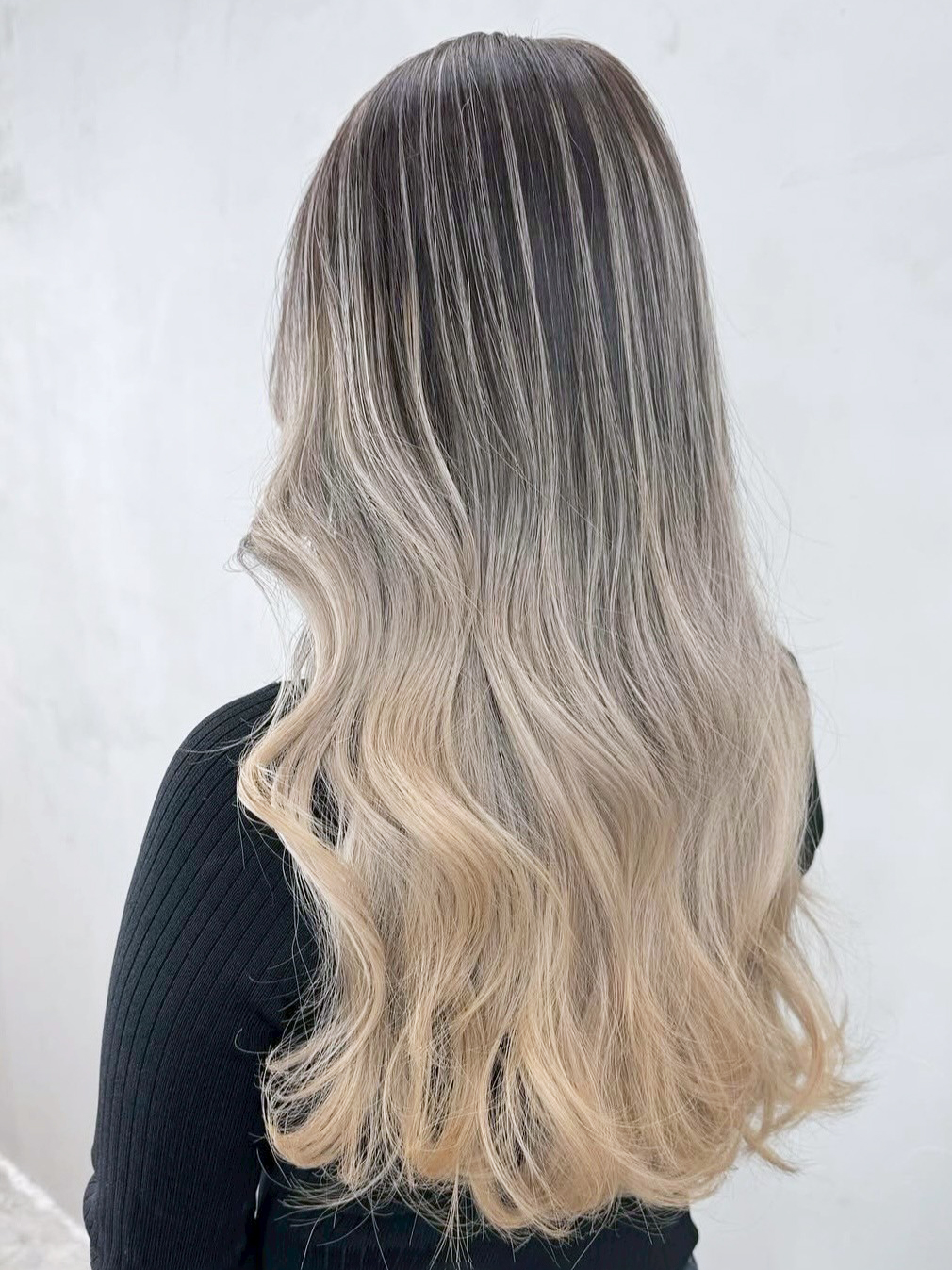 ホワイトベージュハイトーンブリーチデザインカラー_ba563171