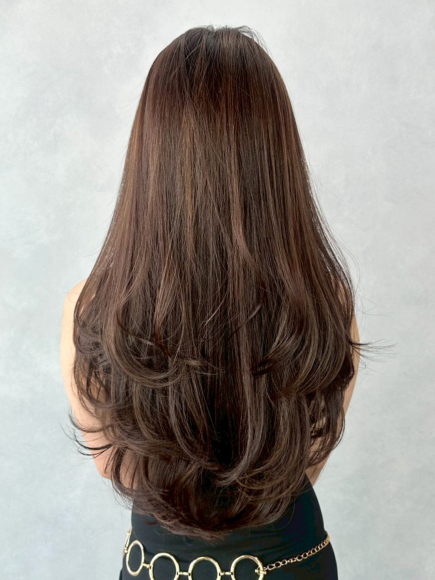 ロンググレージュ暗めカラー韓国ヘア顔周りレイヤー_ba564061