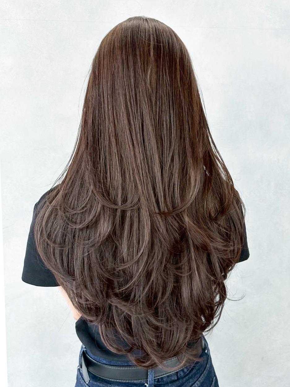 ロンググレージュ暗めカラー韓国ヘア顔周りレイヤー_ba564071