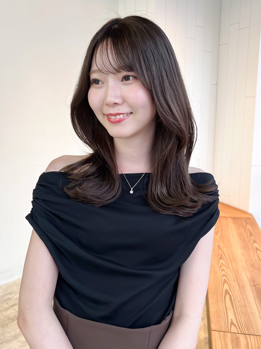 ロンググレージュ暗めカラー韓国ヘア顔周りレイヤー_ba564141