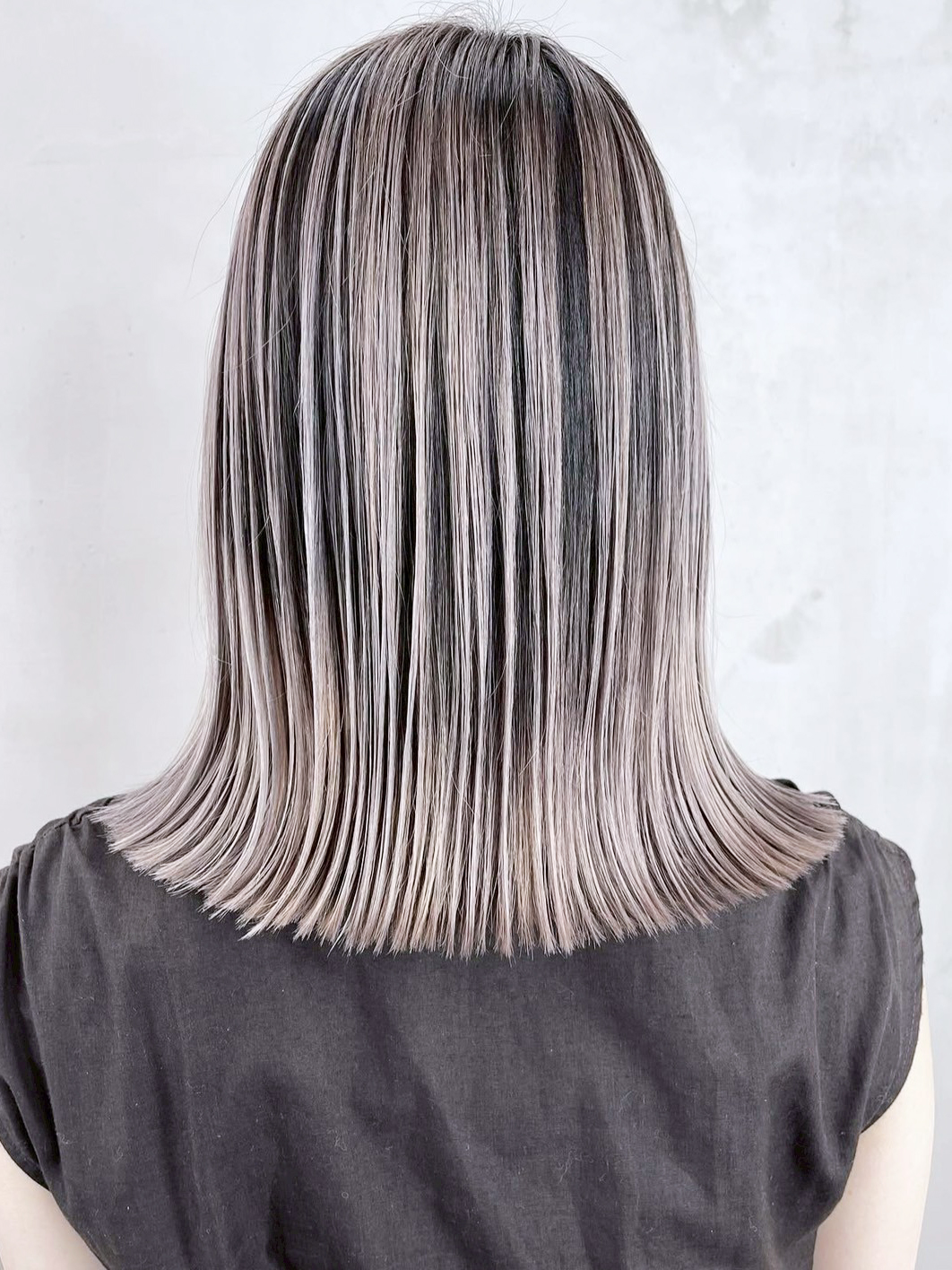 ホワイトベージュハイトーンブリーチデザインカラー_ba563161