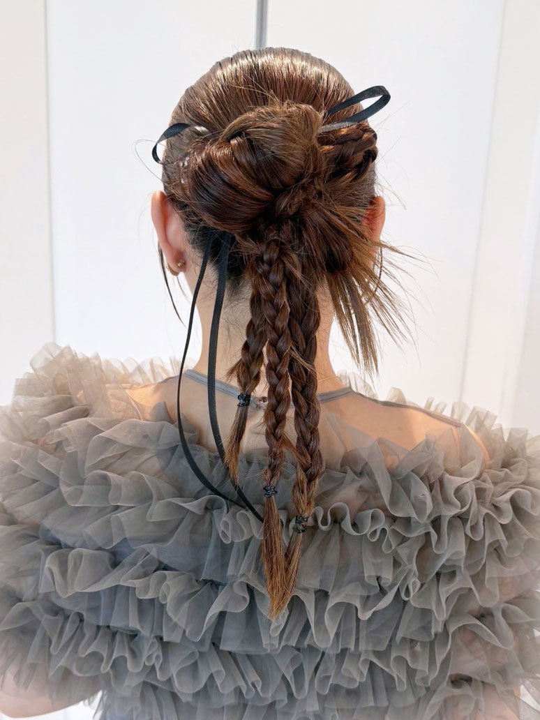 ロング暗めカラー韓国ヘア顔周りレイヤーおくれ毛_ba566161