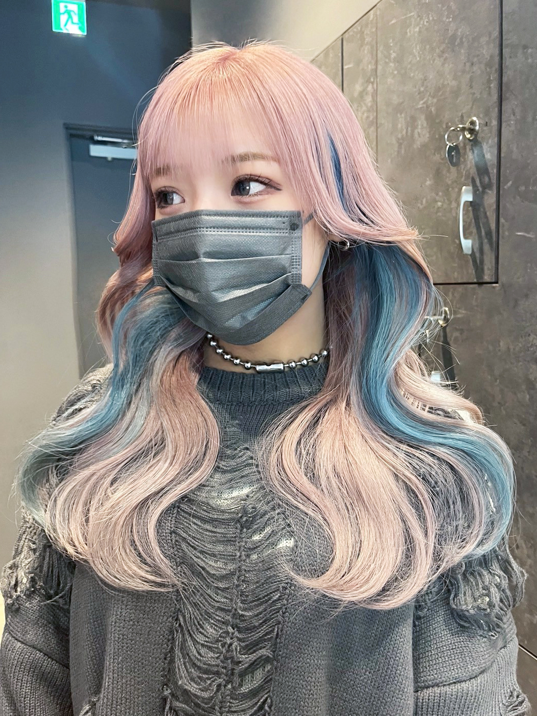 ロングハイトーン前髪カットブリーチおくれ毛_ba566551