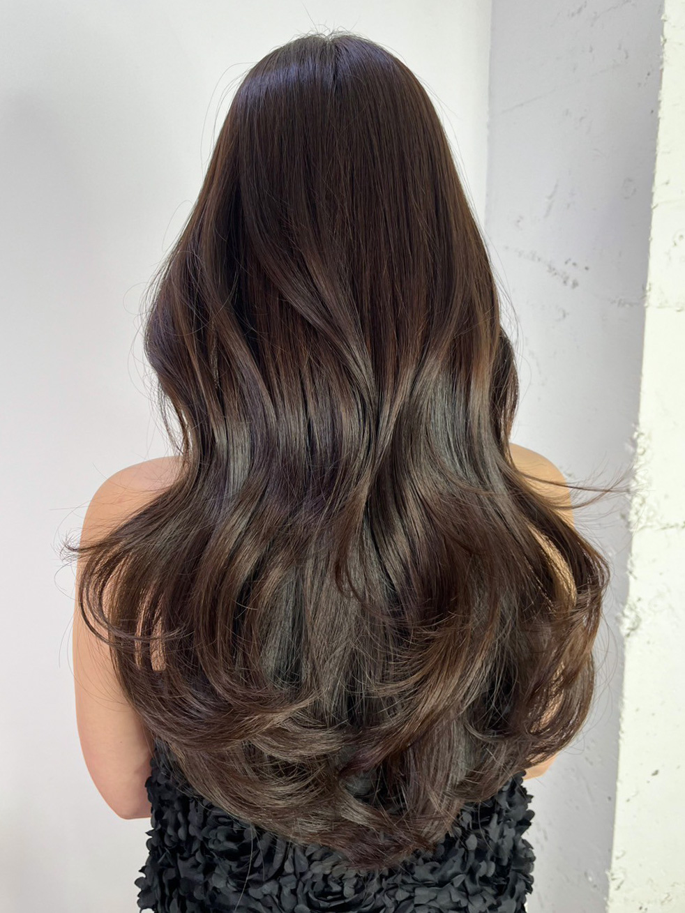ロング暗めカラーフェイスフレーミングおくれ毛_ba565391