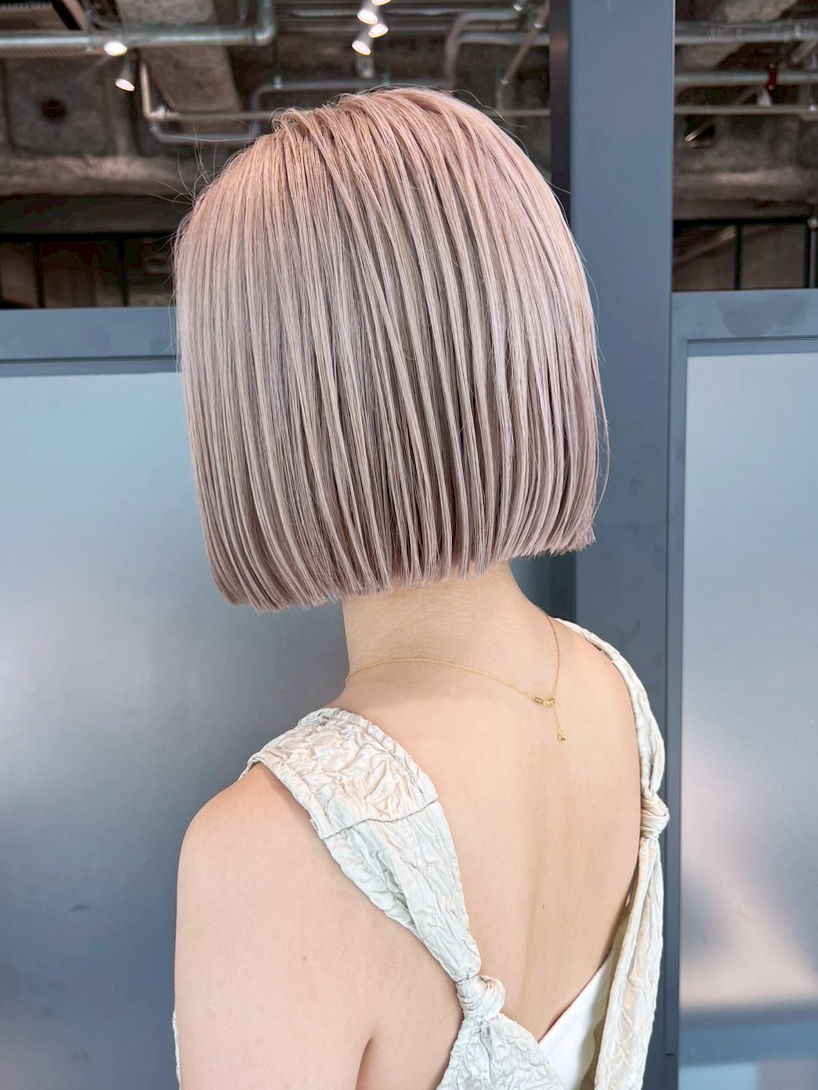 ブリーチホワイトベージュボブショートミディアム_ba565141