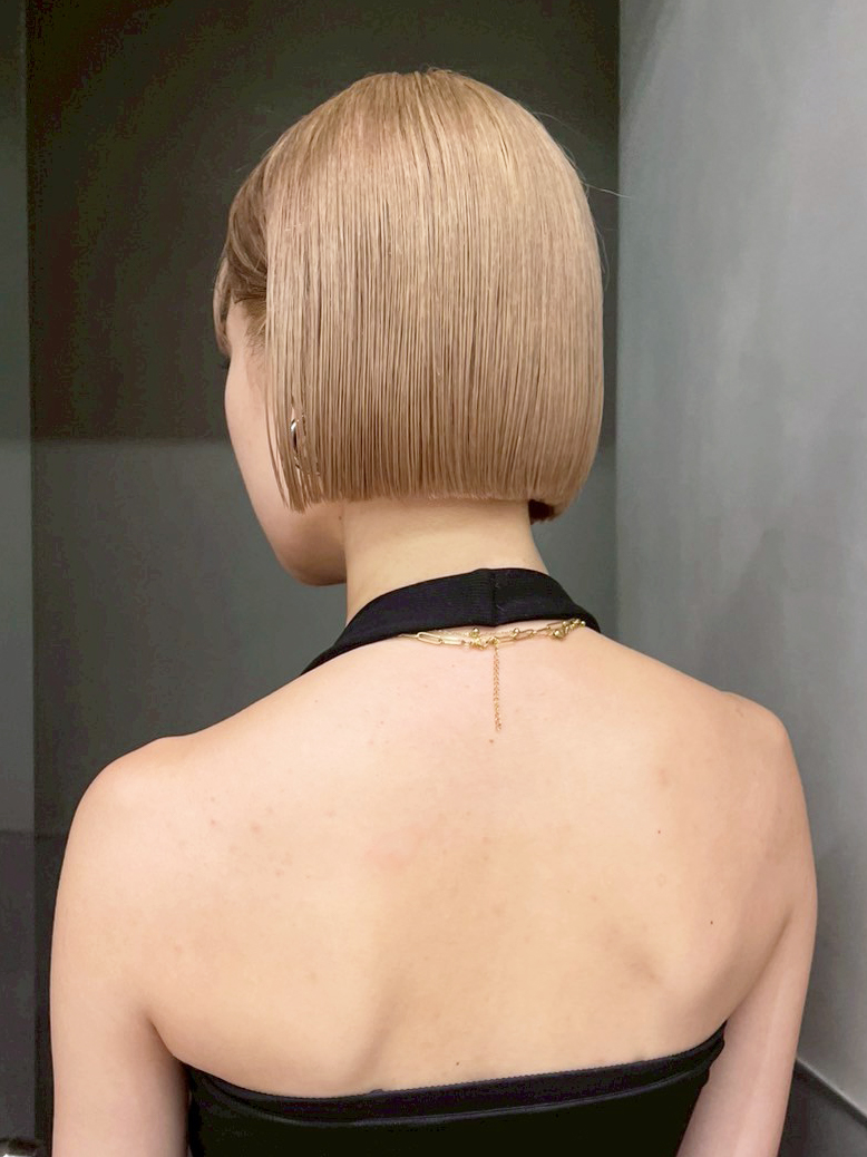 ボブハイトーン韓国ヘアくびれミディミディアム_ba564721