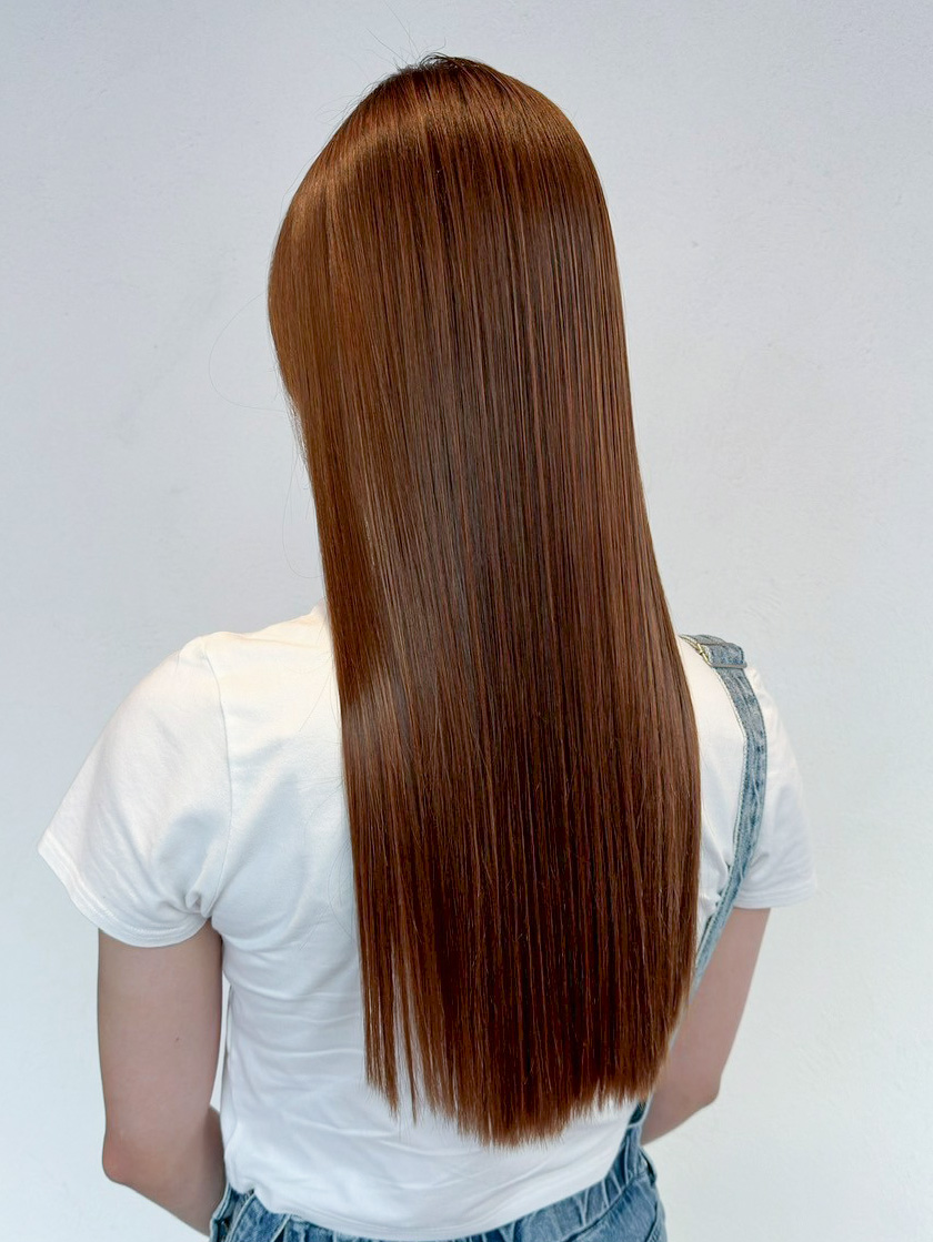 韓国ヘアロング前髪カットおくれ毛暗めカラー_ba565601