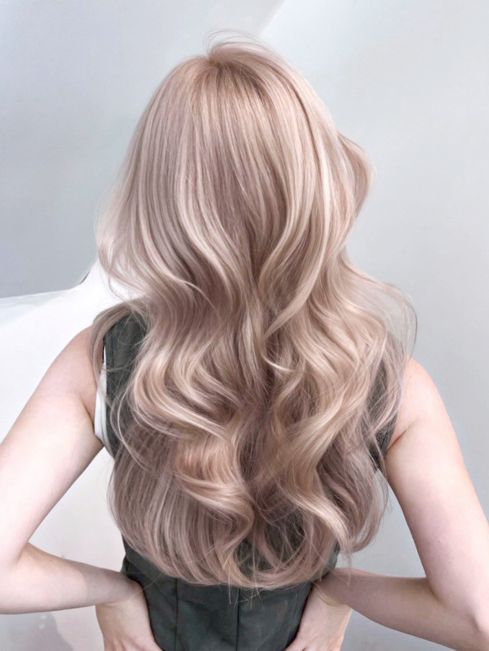 グレージュロング暗めカラー韓国ヘア顔周りレイヤー_ba567881